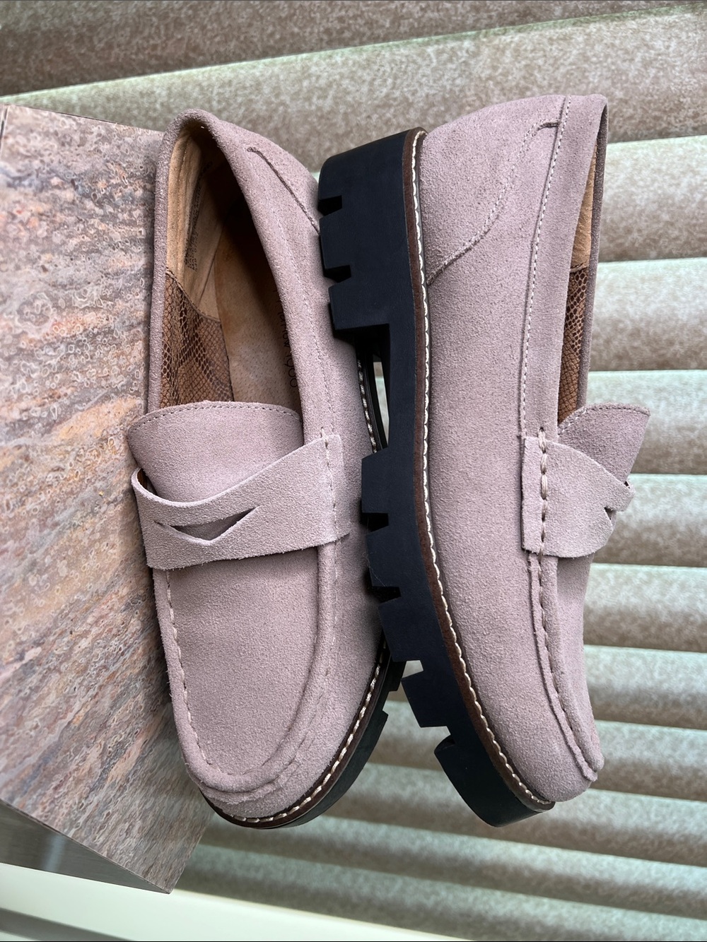 House of Harlow 1960 Gunner suede loafers S-9M light taupe